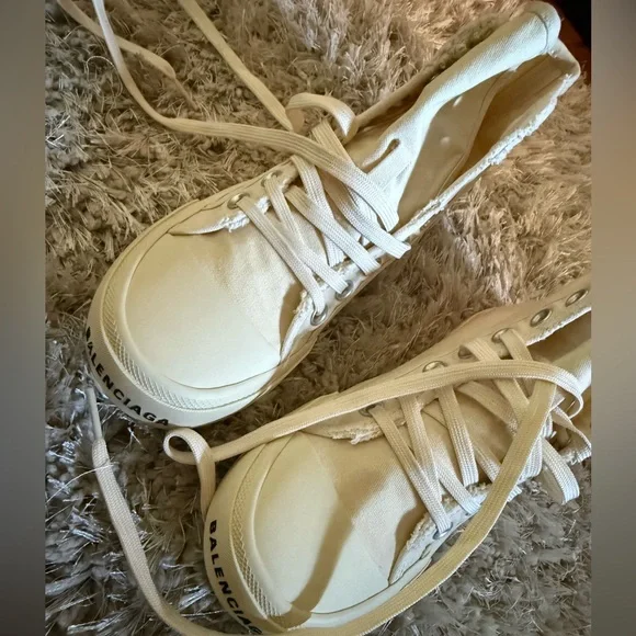 Balenciaga Off-White High-Top Sneakers - Picture 3 of 7